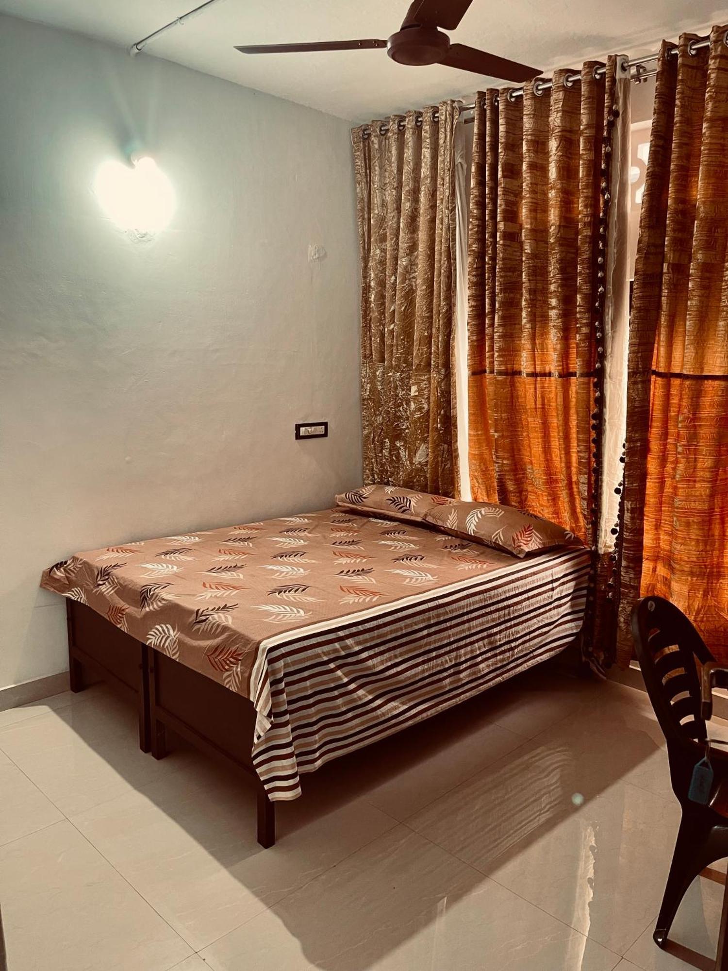 Puthookkadans Mareena Lodge Kottayam Bagian luar foto