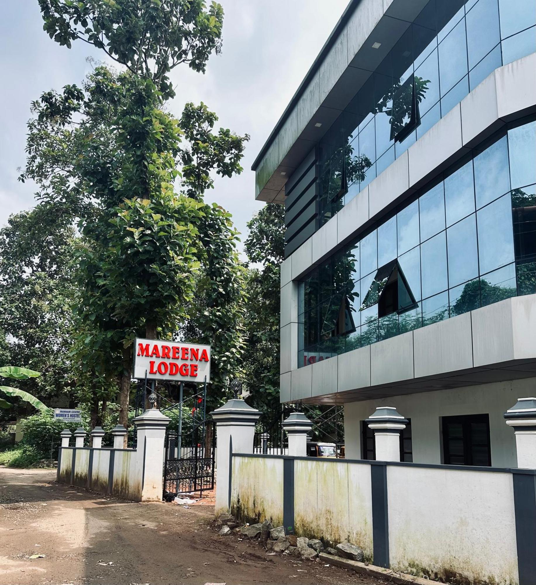 Puthookkadans Mareena Lodge Kottayam Bagian luar foto