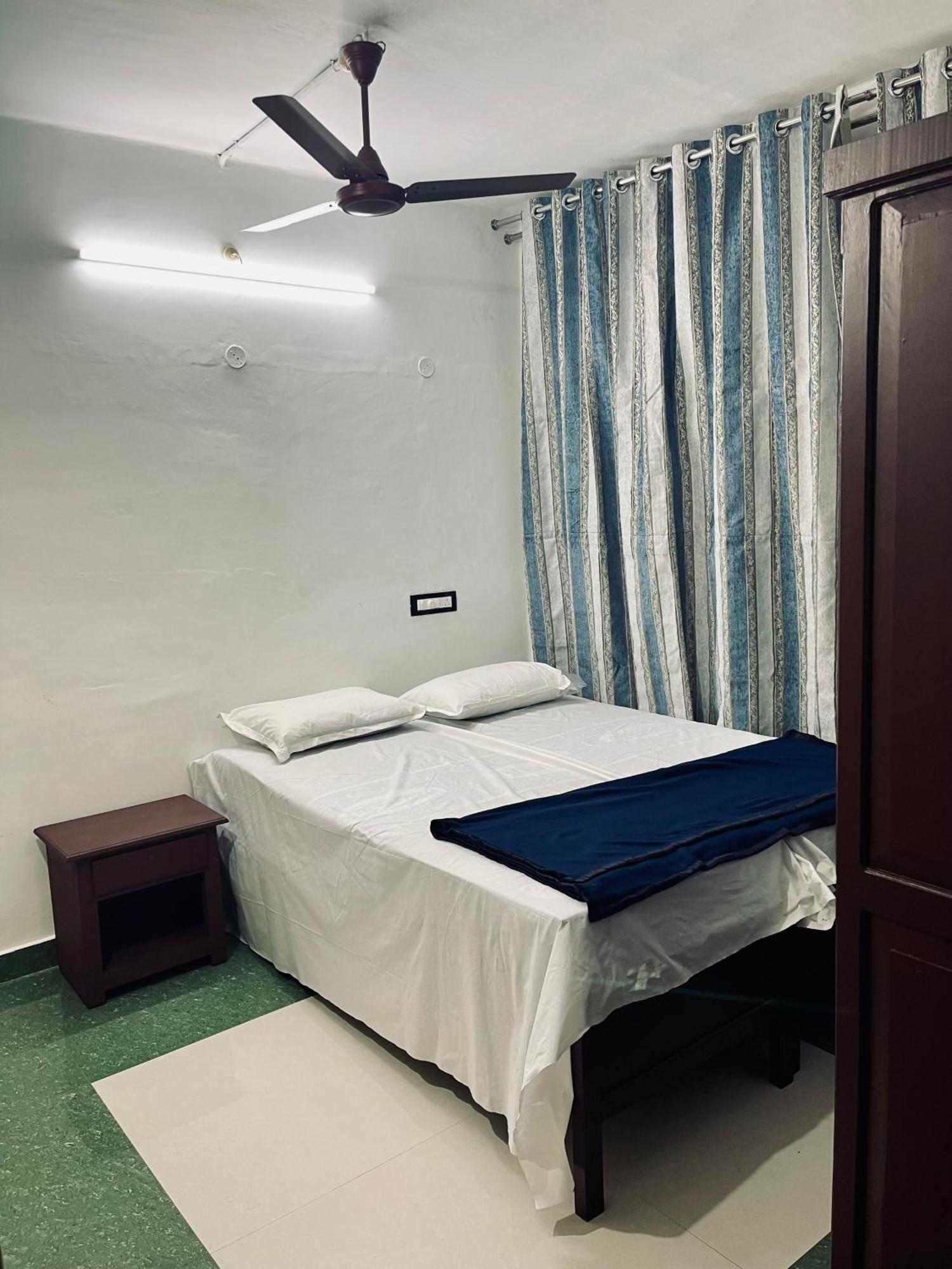 Puthookkadans Mareena Lodge Kottayam Bagian luar foto